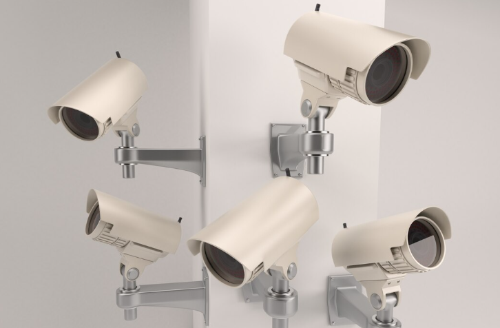 Rejestrator DVR czy NVR – czym się różnią i który wybrać?